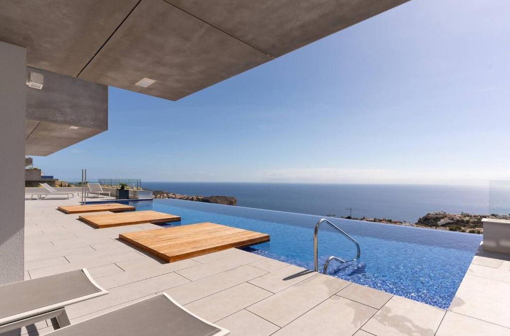 piscina del apartamento cumbre del sol