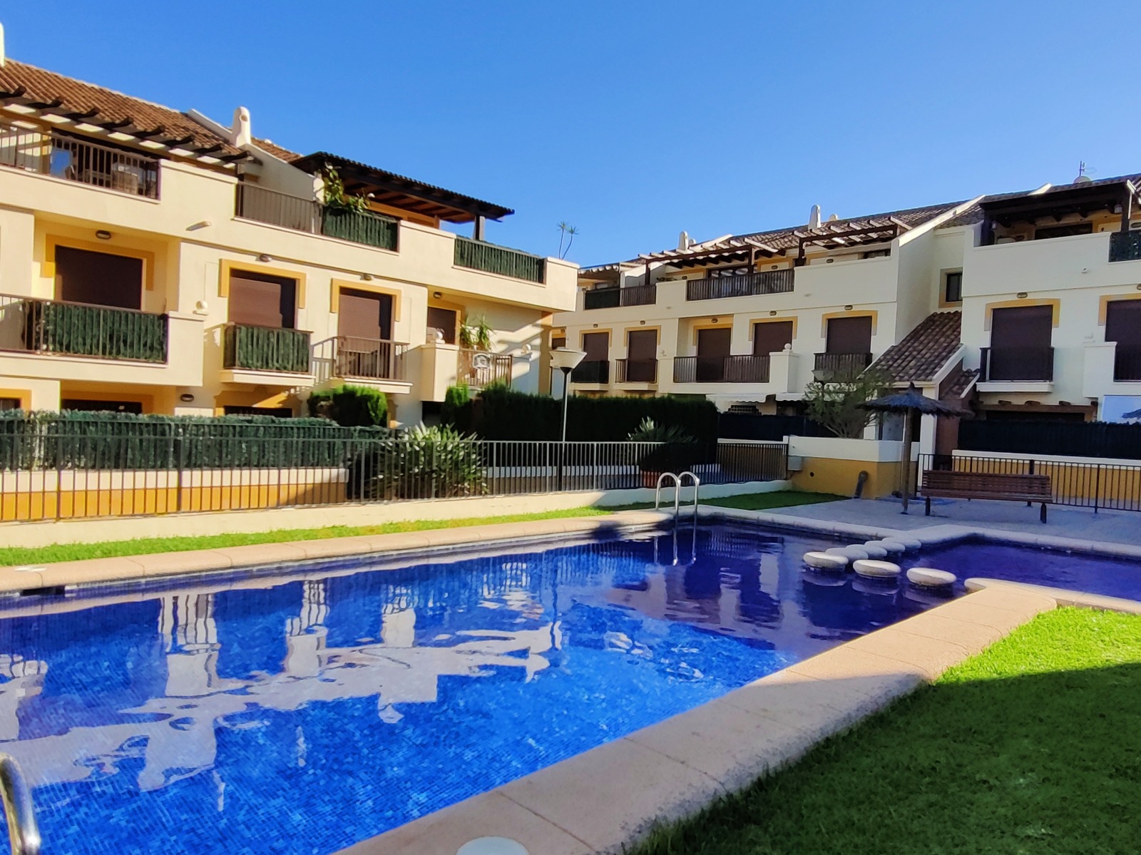 piscina apartamento esmeralda alquiler javea